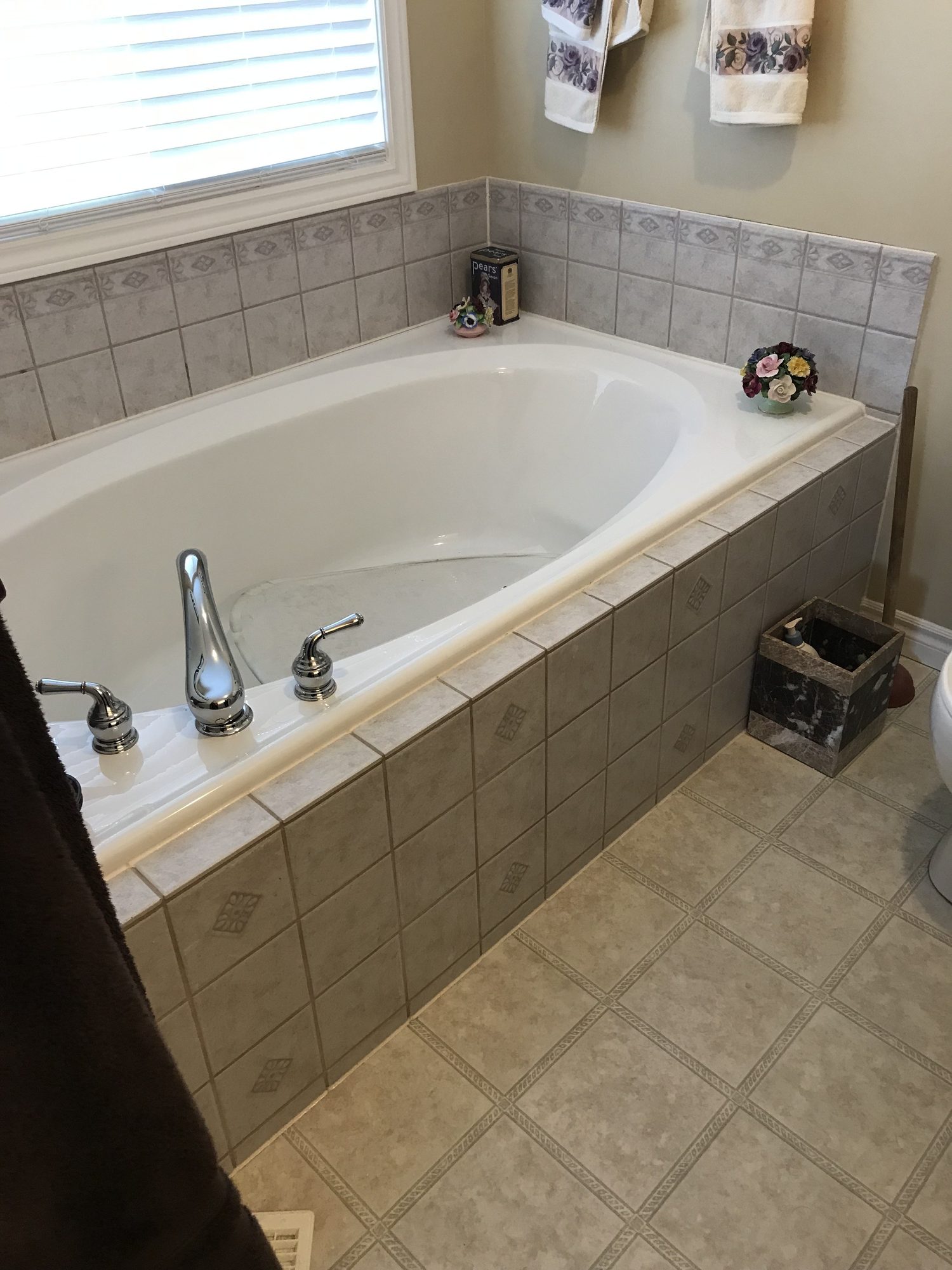 An outdated tiled garden tub before a one-day conversion